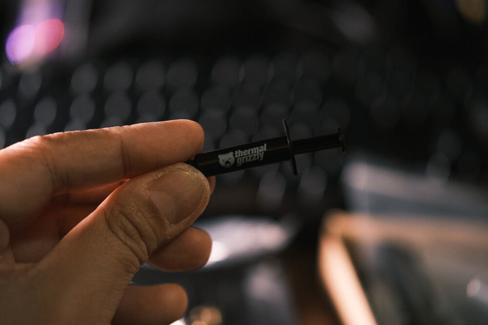 Thermal Grizzly...hm why not.