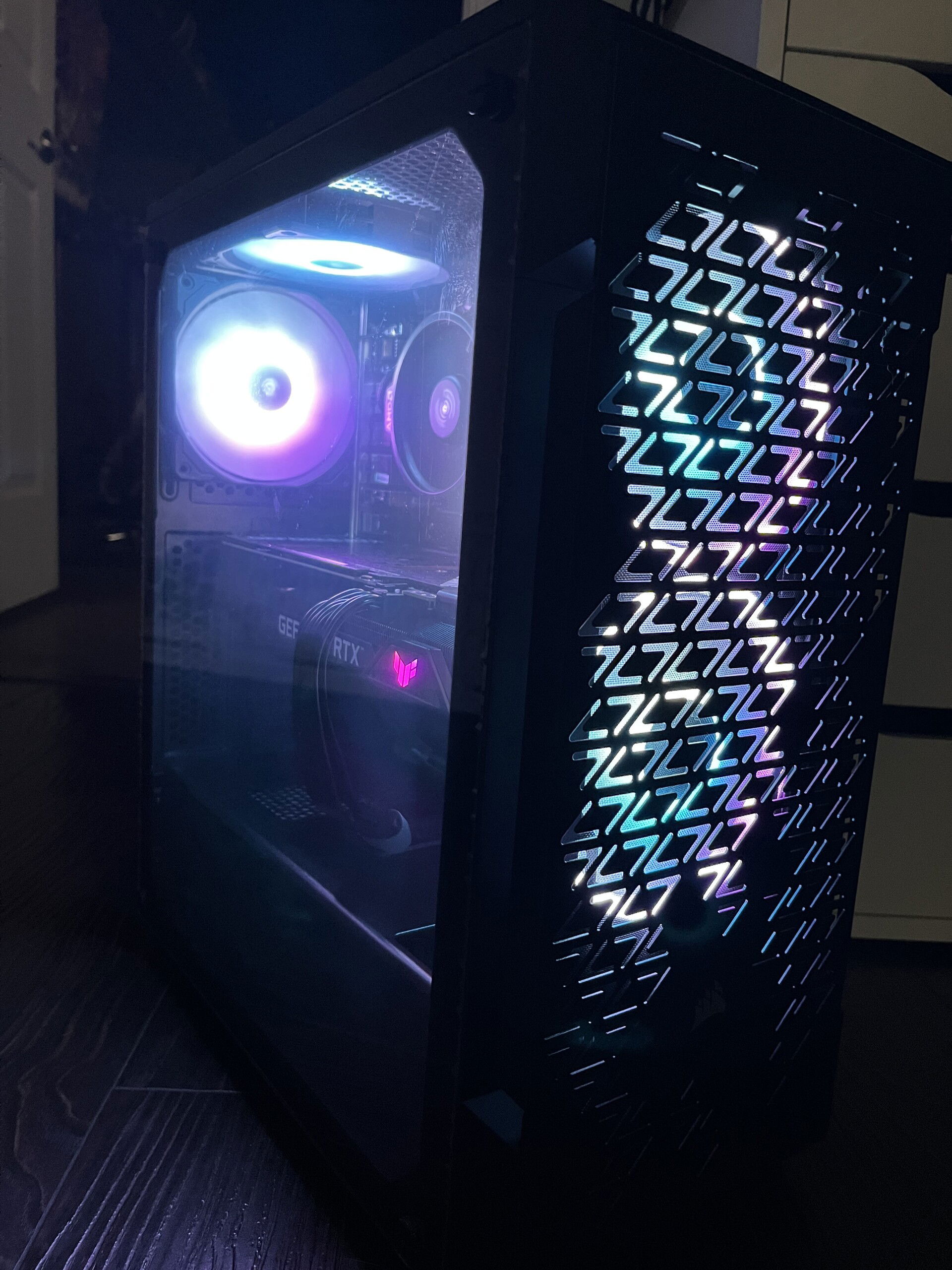 Corsair 220T RGB Airflow » builds.gg