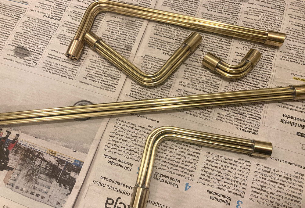 Soldered & polished lines. I applied wax afterwards to prevent brass from tarnishing