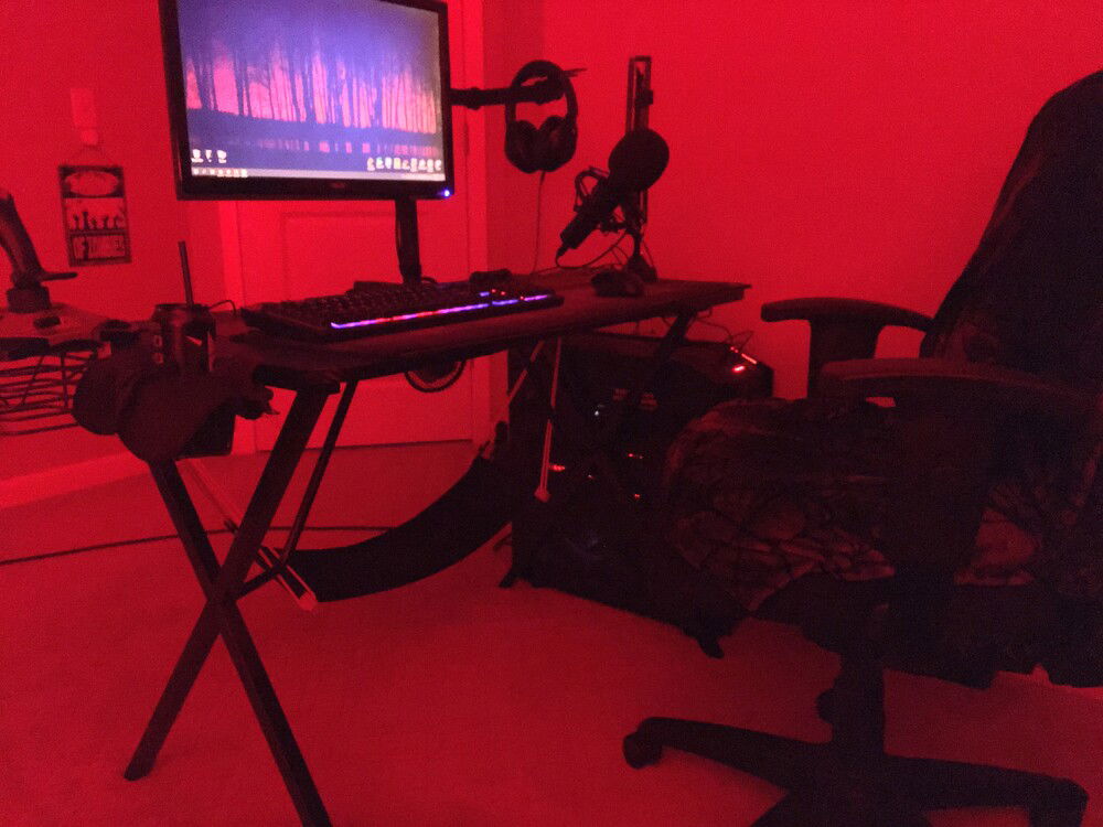 Simple and subtle. "Lackluster!"- (rebuttal)
Function above form, was this builder's norm.