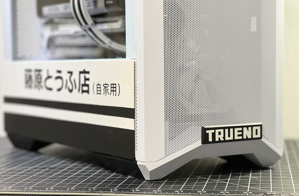 This panel covers the mesh panel for the lower chamber, but it didn't seem to affect the temps at all, probably because I didn't use fans in the lower part of the case.