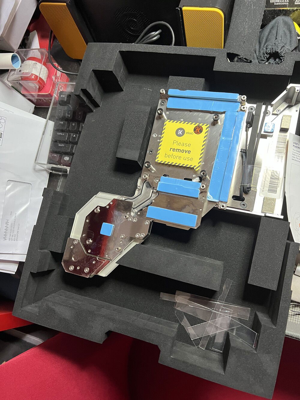 Pasted and ready to close up! Yes, I forget to remove the yellow sticker from the cpu area…