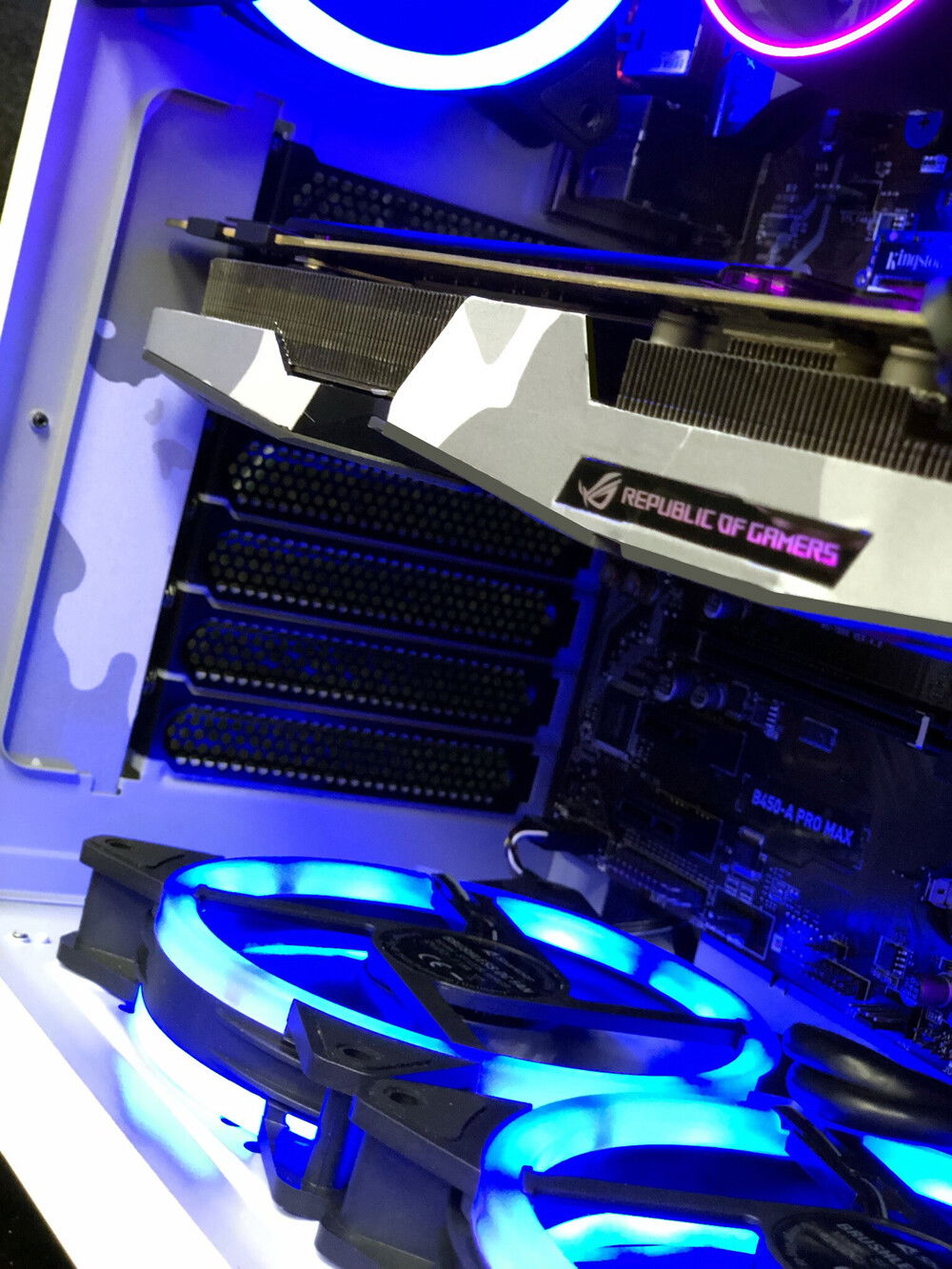 Some small parts of the case were also wrapped in the same printed vinyl to match the outer pattern.