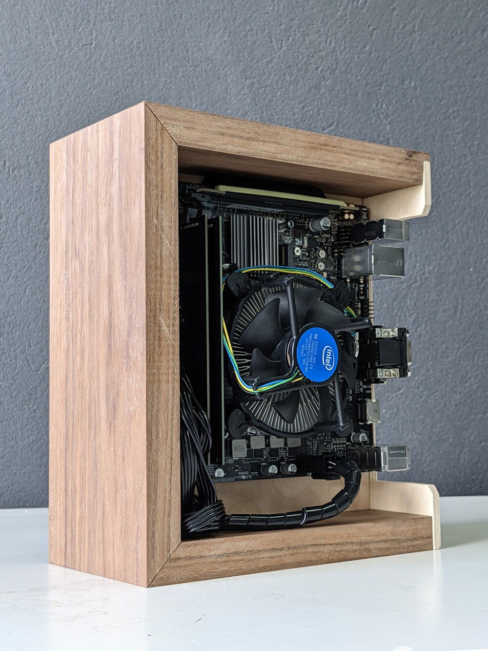 Ultra Compact Wood PC » builds.gg