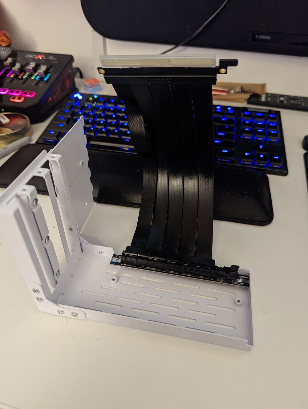 Lian Li O11 Dynamic Evo Vertical Bracket before spacer