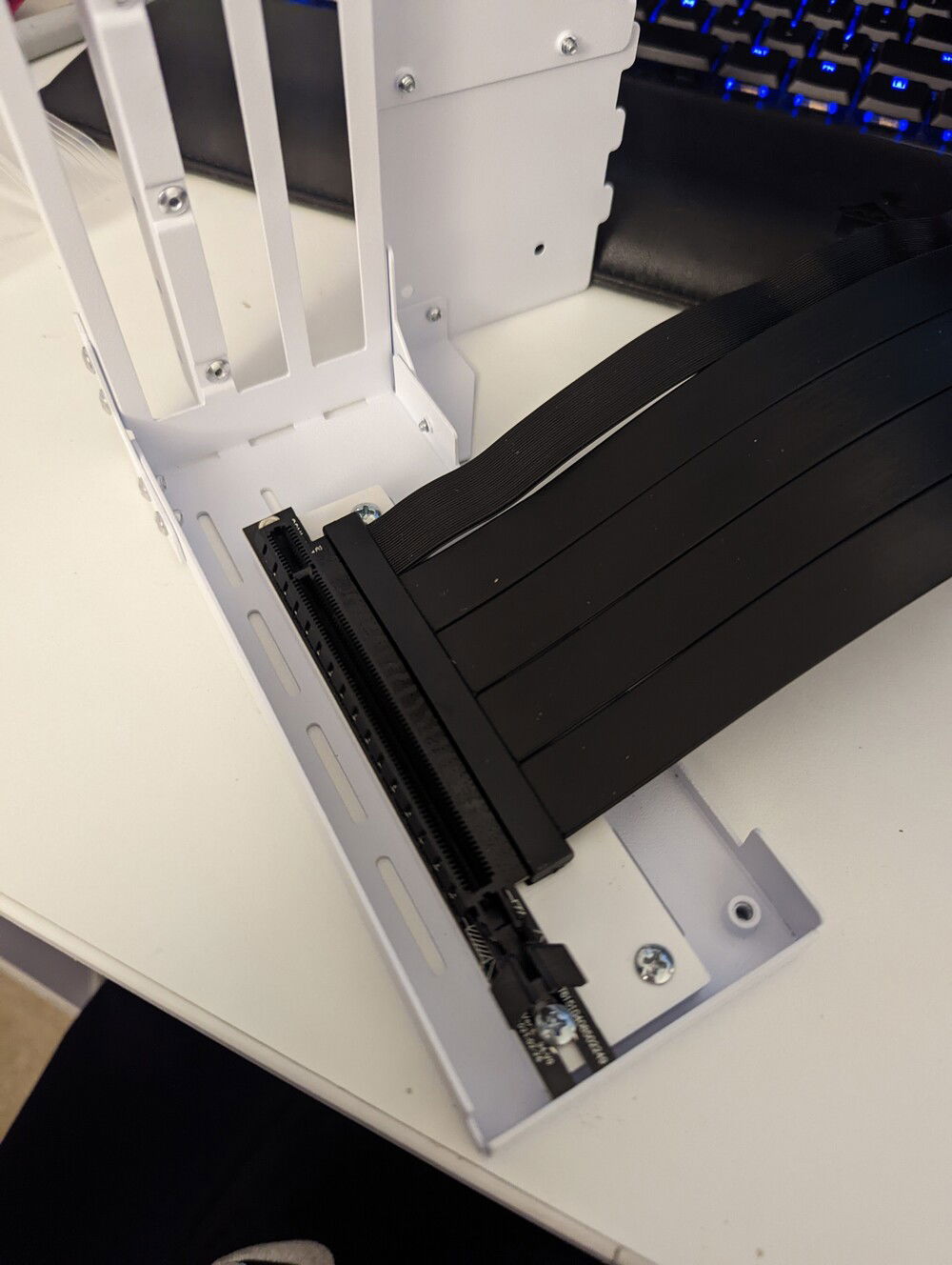 Lian Li O11 Dynamic Evo Vertical Bracket after spacer