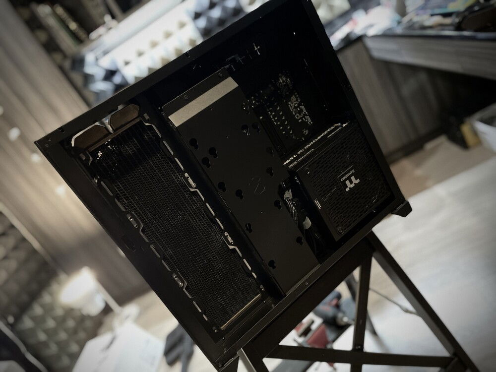 cable managed the backside as well