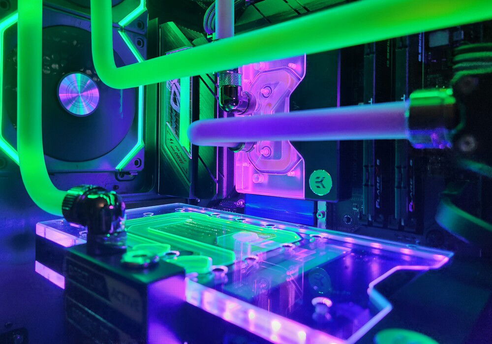 still clearing out all the bubbles. might add a uv intensifier to make the fluid in the tubes pop a bit more