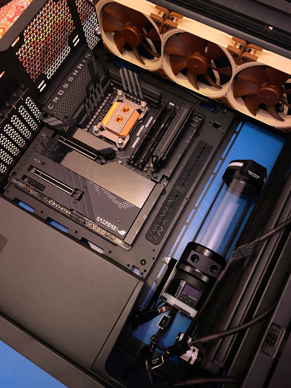 Radiators, fans resevoir, pump, motherboard installed