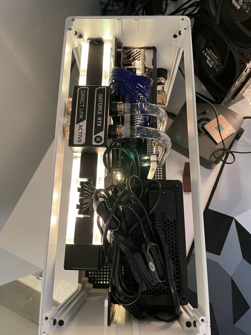 Tight inside, love the unsleeved cables for small builds.