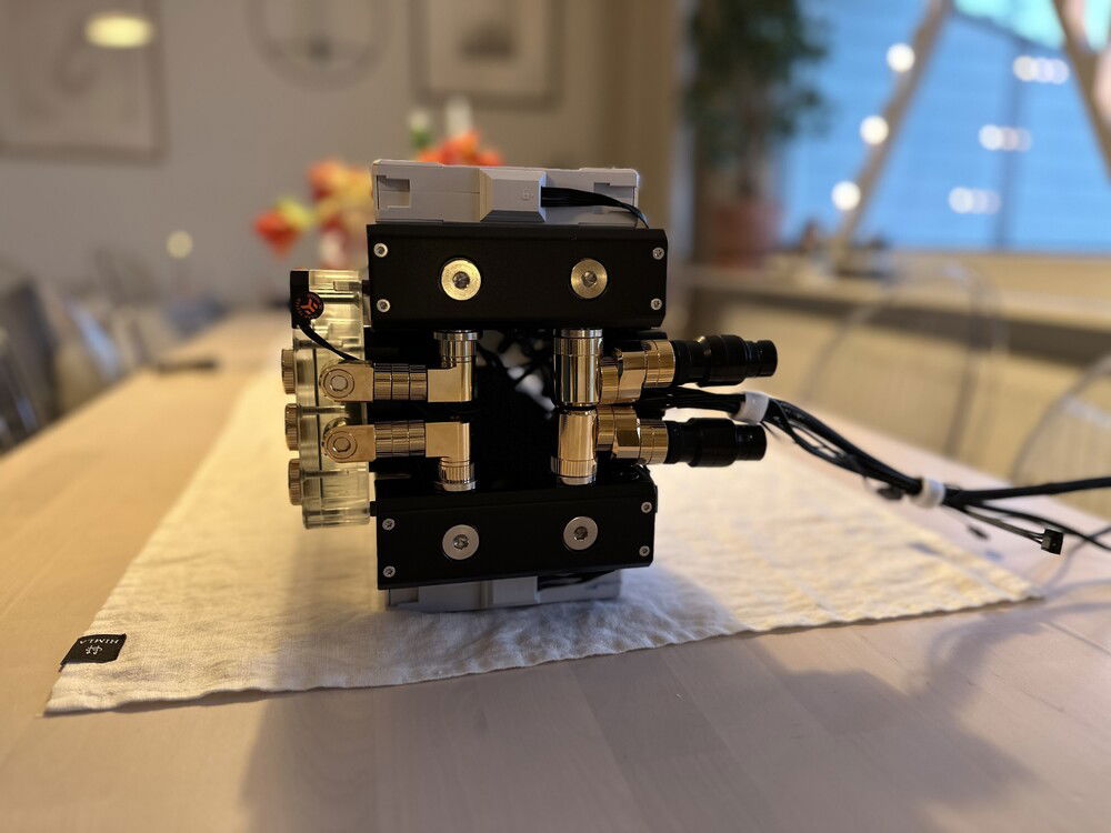 Closer look at cooling-tower, underside with alot of angles and extendors.