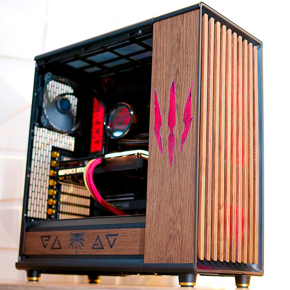 Introducing Kingwood: The ULTIMATE Fractal North build! Thanks to @pea