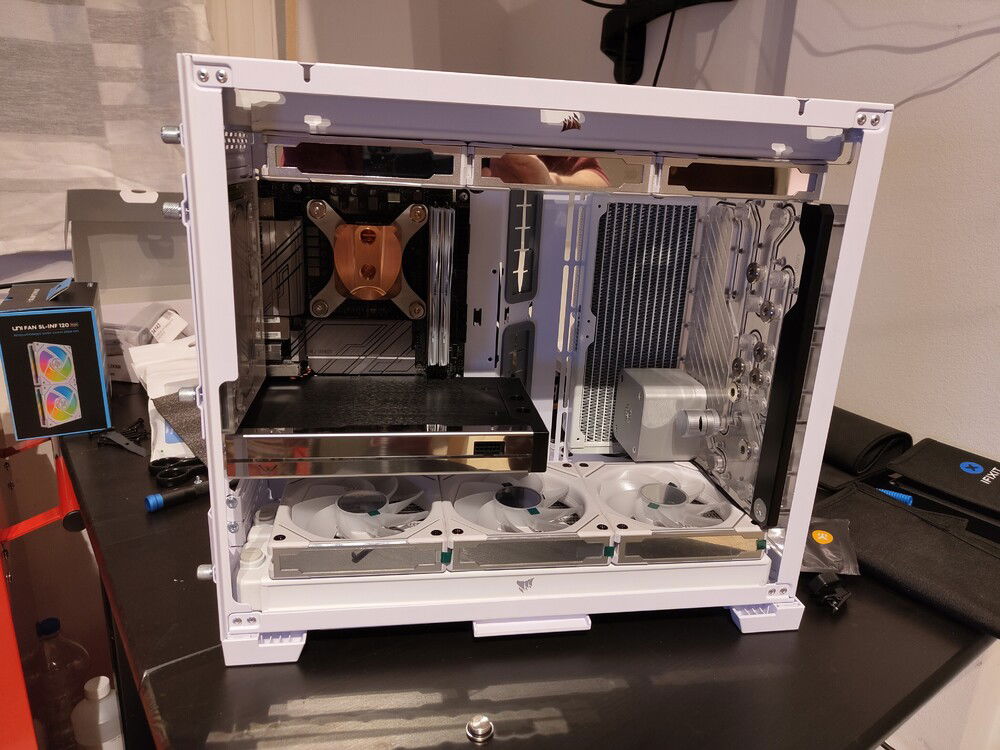 Attempted to put a 3rd radiator and second distroplate in the back of the case