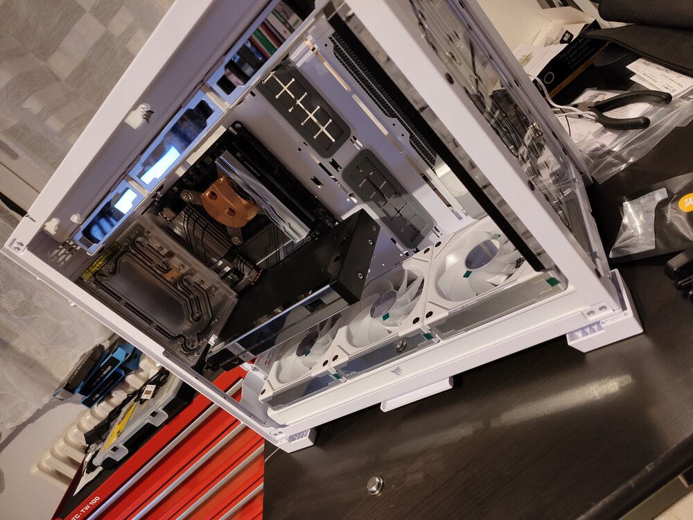 Attempted to put a 3rd radiator and second distroplate in the back of the case