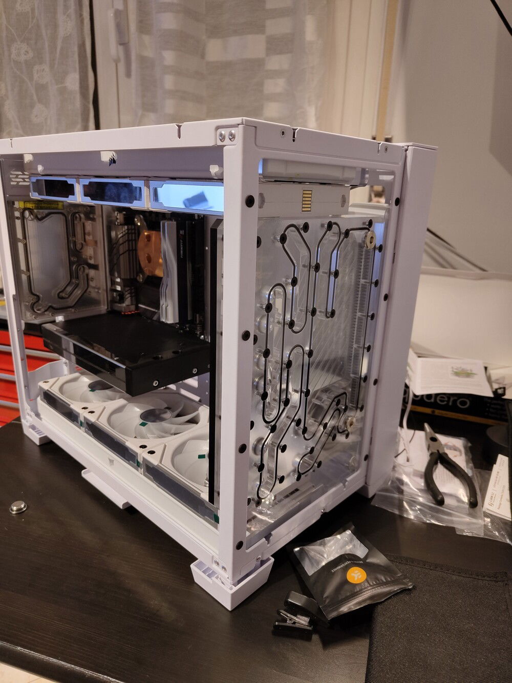 Attempted to put a 3rd radiator and second distroplate in the back of the case