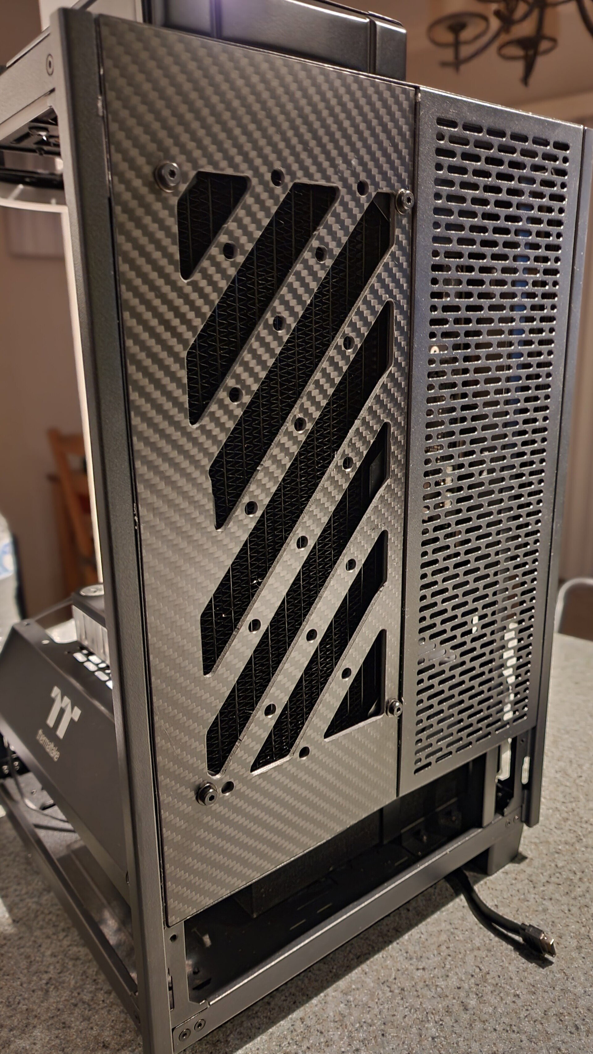 Thermaltake tower 100 custom carbon fiber panel. Dual radiator » builds.gg