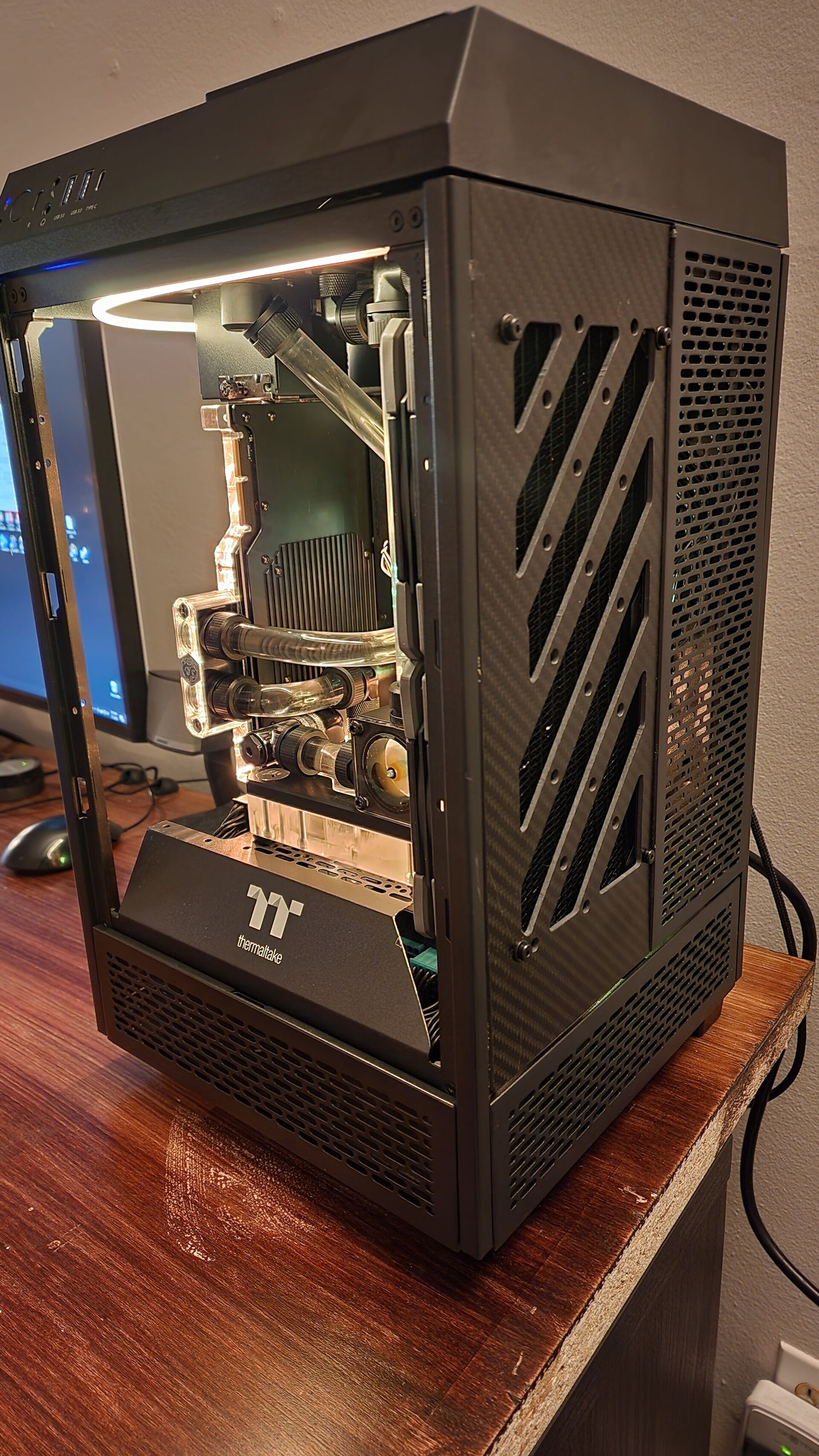 Thermaltake tower 100 custom carbon fiber panel. Dual radiator » builds.gg