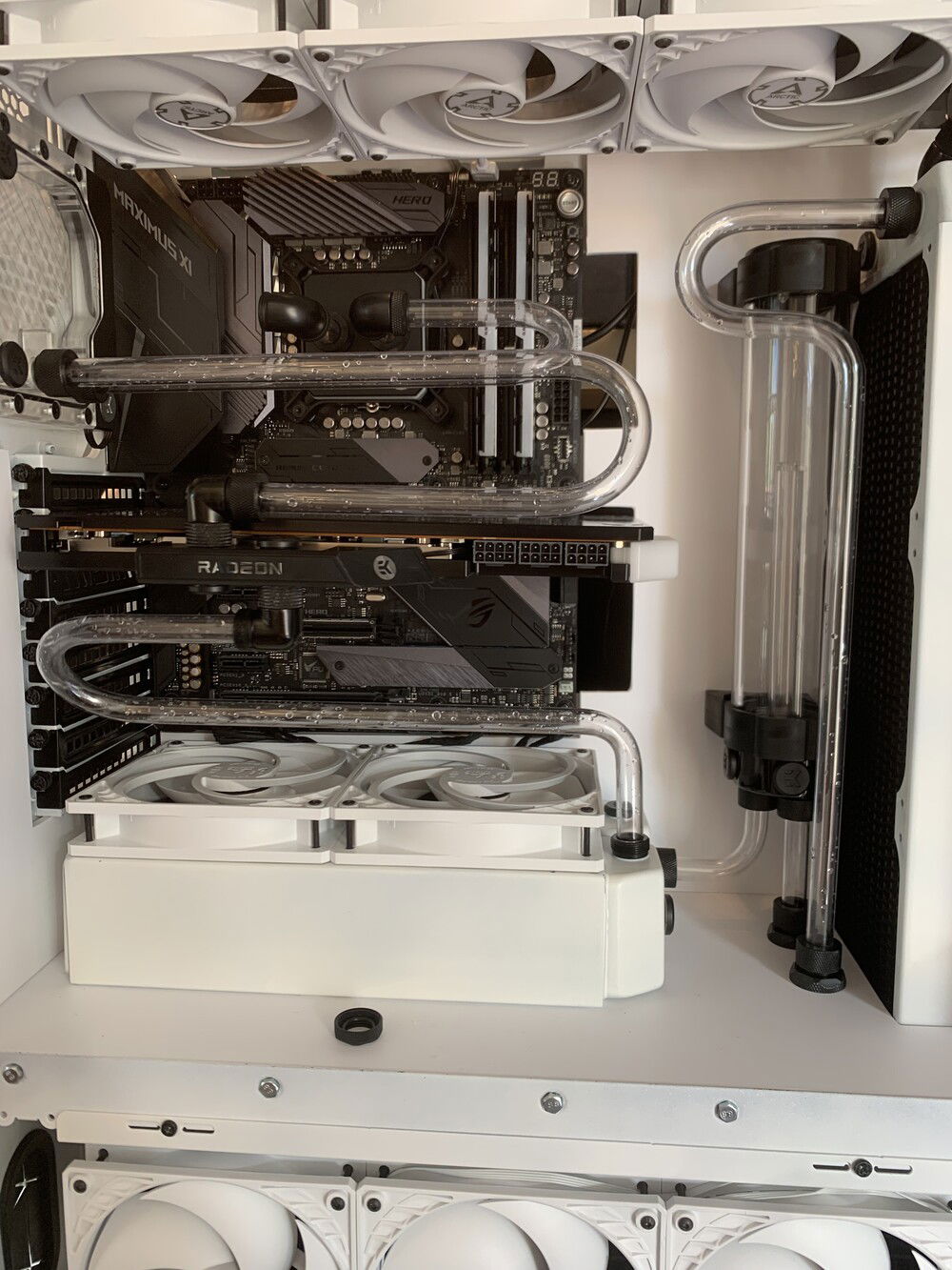 After having mostly straight, parallel tubes in my previous builds, I wanted to try out more complicated bends this time.