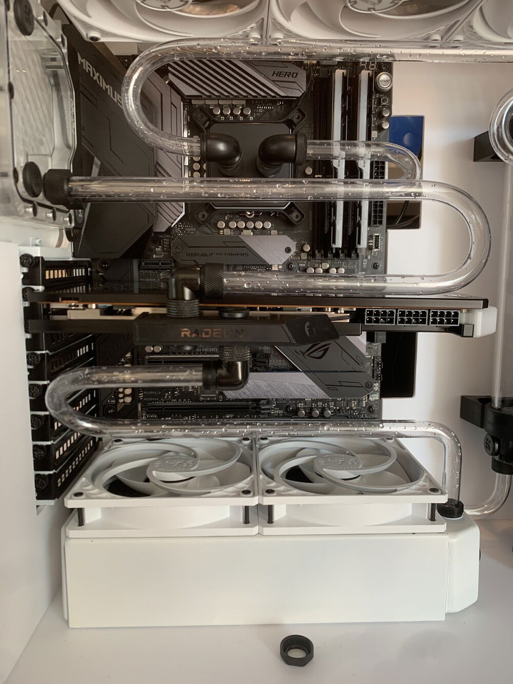 It was tricky to bend 180 degrees with the right radius so that the tubes run parallel, but I'm quite happy with the result.