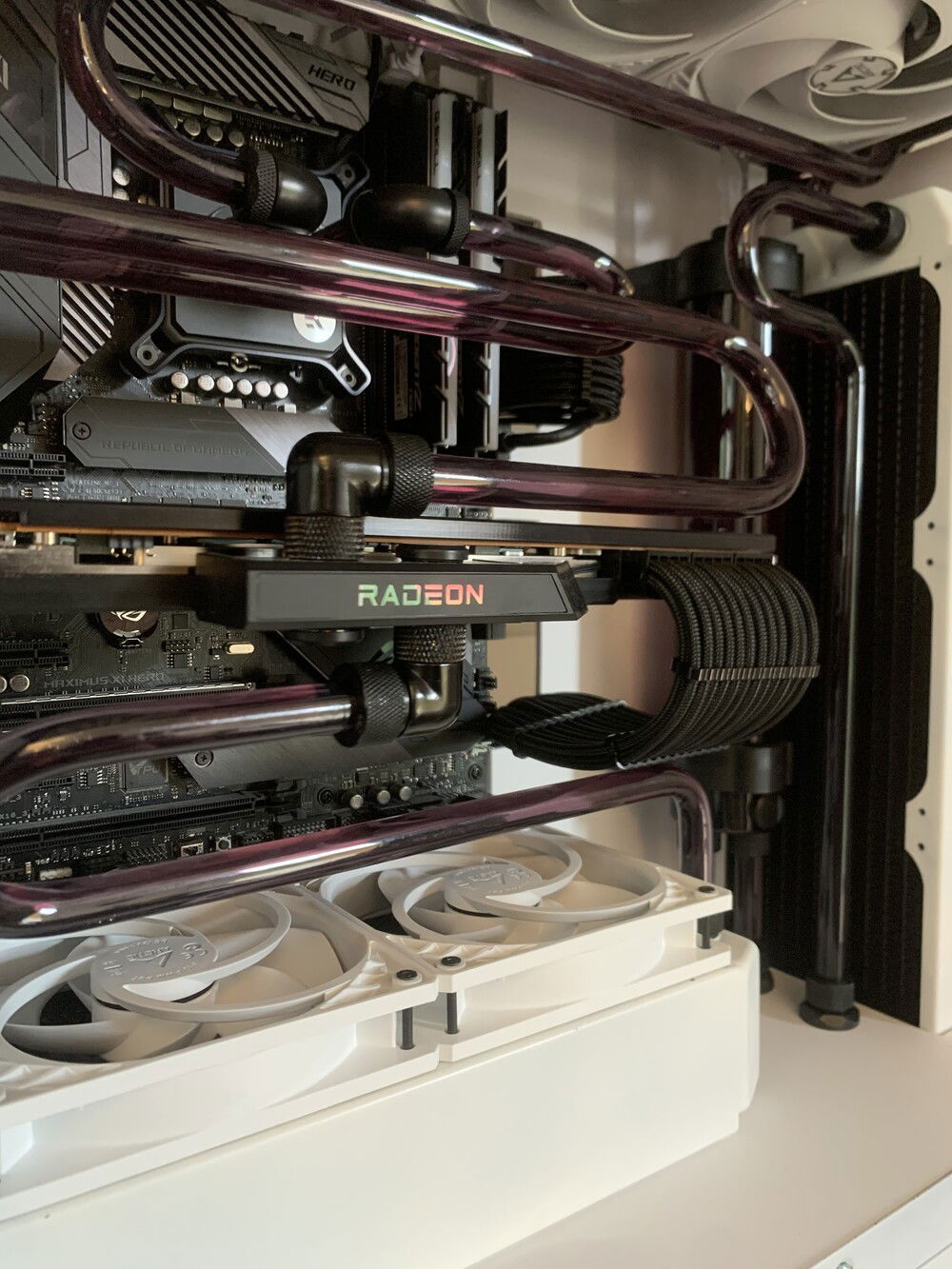 First bottle of Mayhems Pastel X1 UV Black concentrate. 
I immediately ordered another one because I wasn't happy with the Coke / red wine look of the coolant.

The loop simply contains too much water for only one 250ml bottle of concentrate to make it look opaque.