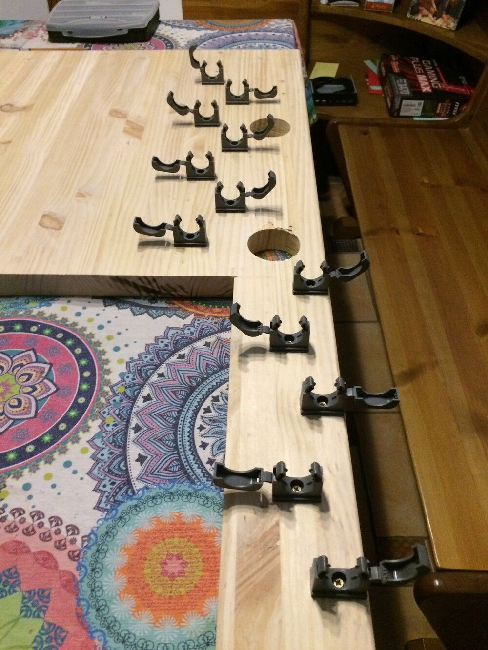 Wiring guidance system under the table