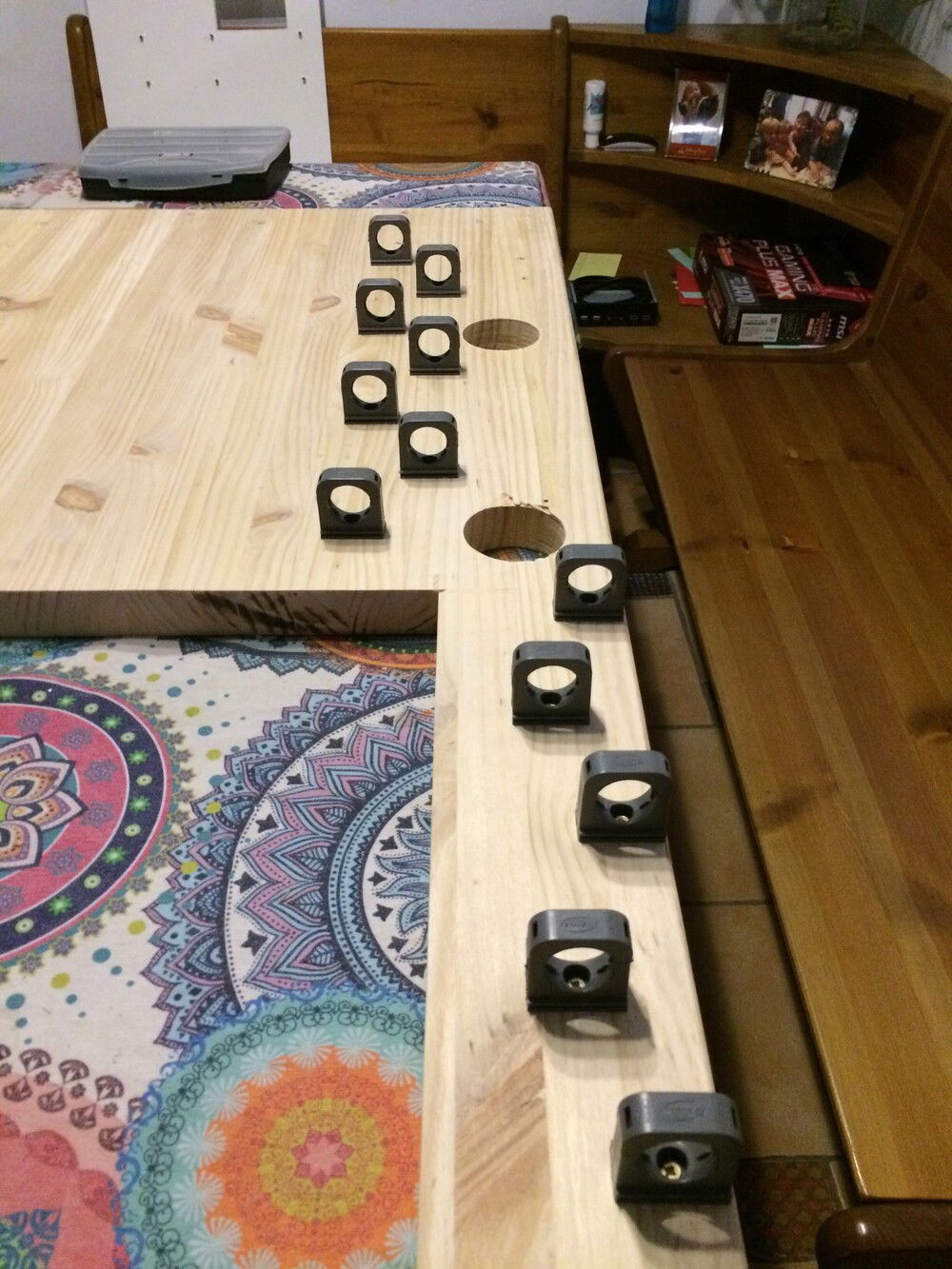 Wiring guidance system under the table