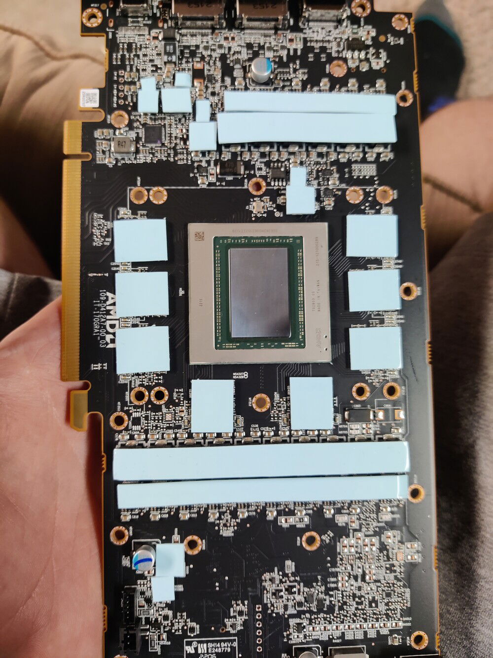 Tons of tiny pieces of thermal pads on the 6950xt!