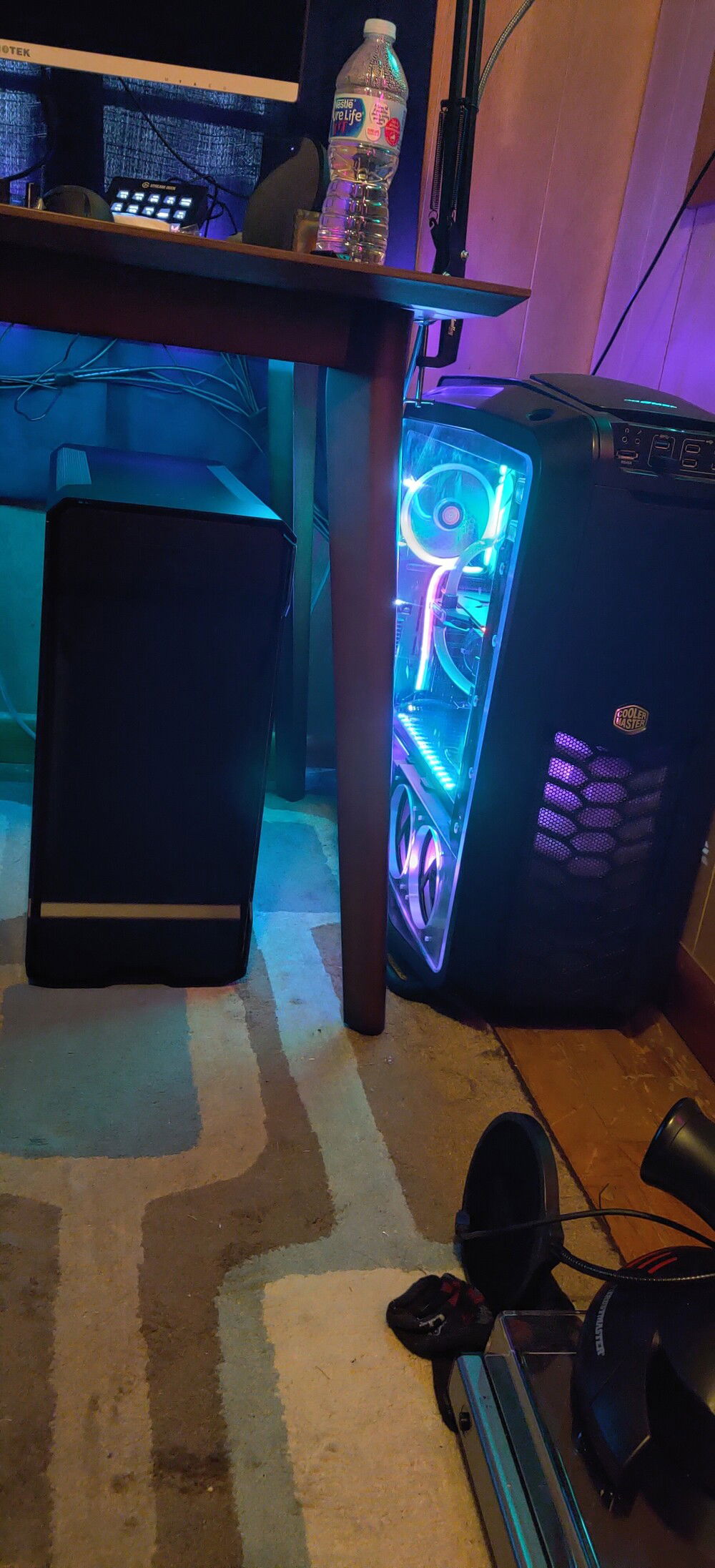 Old case Coolermaster Cosmos II vs the Evolv X