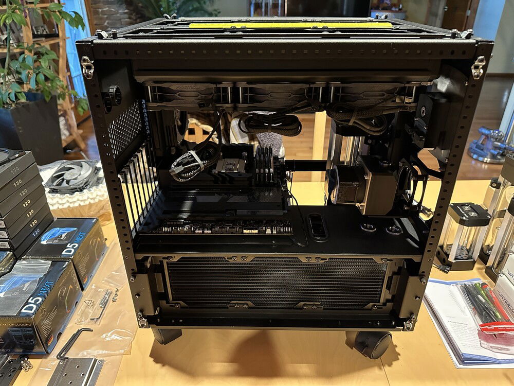 Everything is complete, aside from tubing, cable management and water blocking the 4090FE.