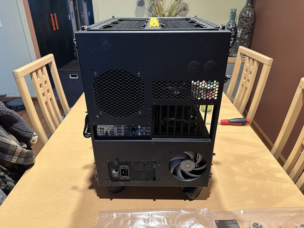 Everything is complete, aside from tubing, cable management and water blocking the 4090FE.