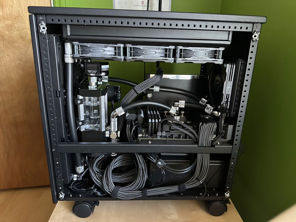 Assembly is done. Still need to do the bios update and windows installation, but the hardware is assembled.