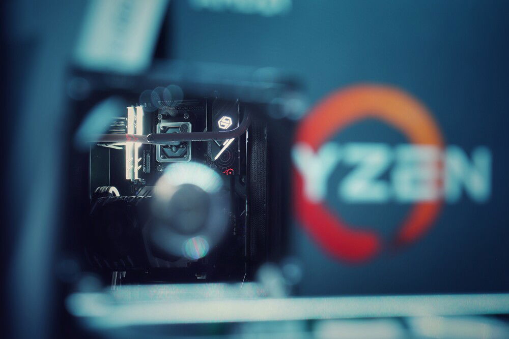 Accidentally aimed the camera on the drive sitting on the selve and noticed something...