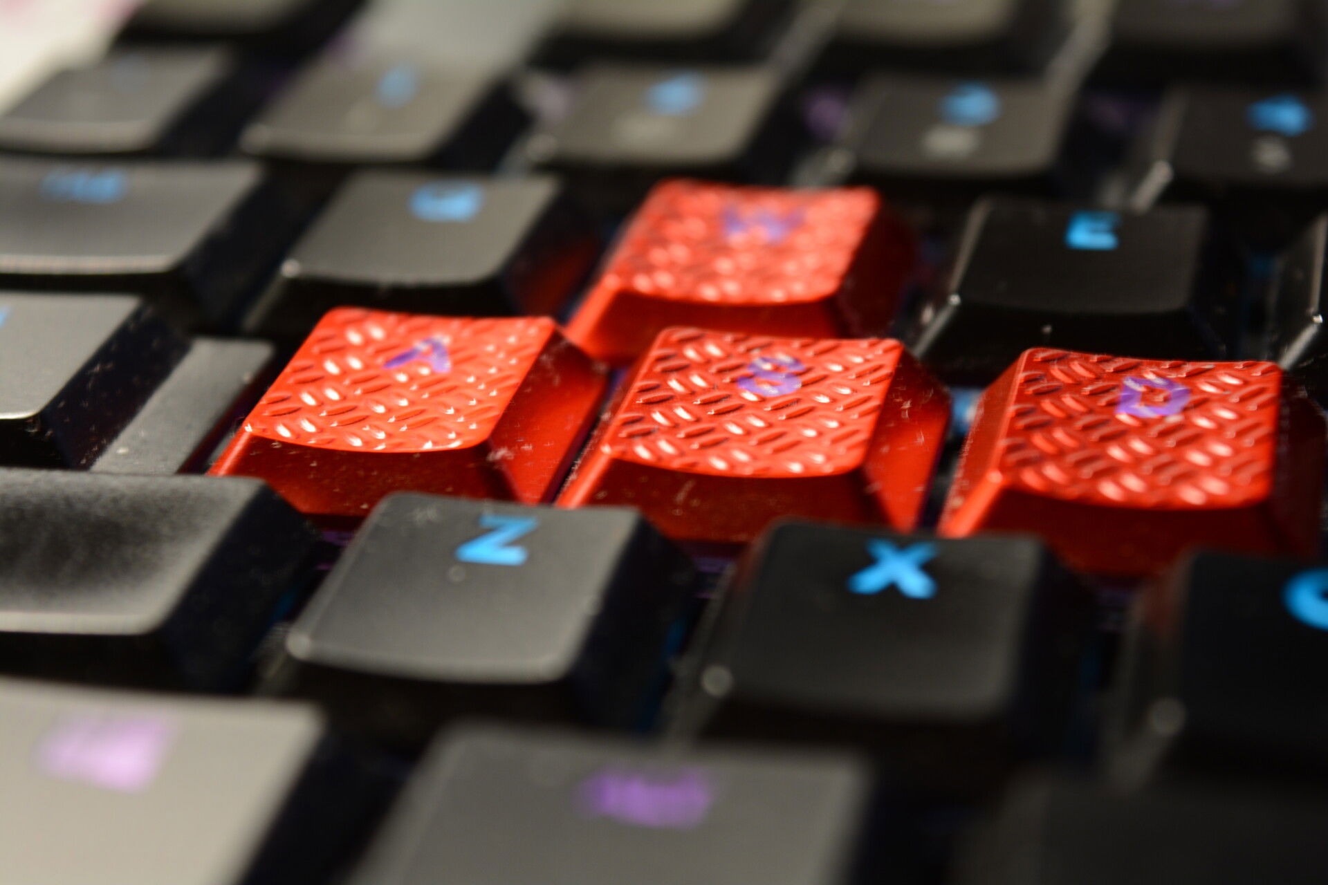ASUS ROG Helios » builds.gg
