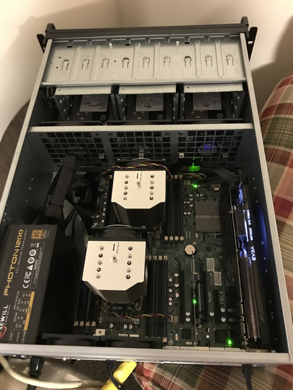 Cable management in a U4 server chassis is, expectedly, not too difficult. I was happy with how the build turned out overall.