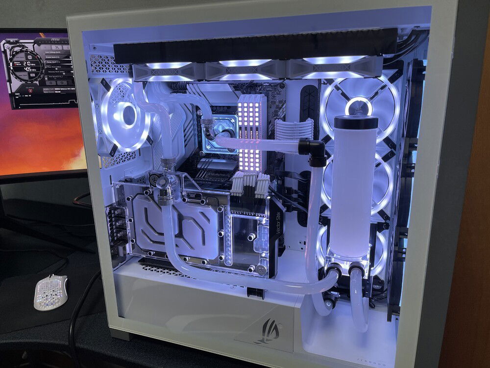 This build has by far my favorite RGB components. I think the white coolant also gives it even more of a futuristic "outer space" feel.