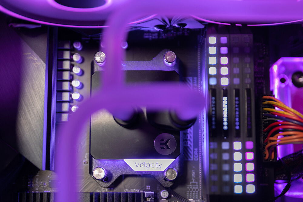 gotta love that rgb 24 pin lol