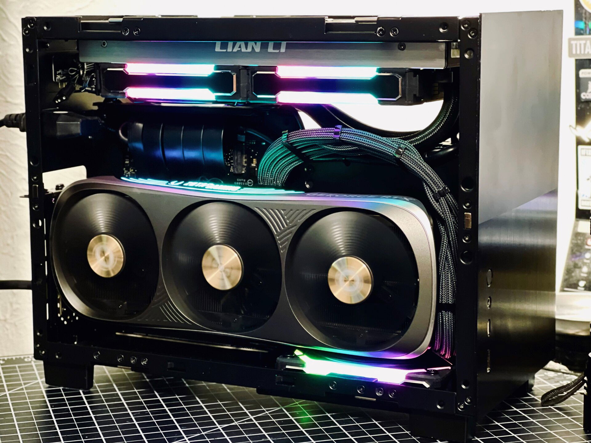 Lian Li Q58, 13600K, B760I, 4070 Ti, DDR5. All cables handmade