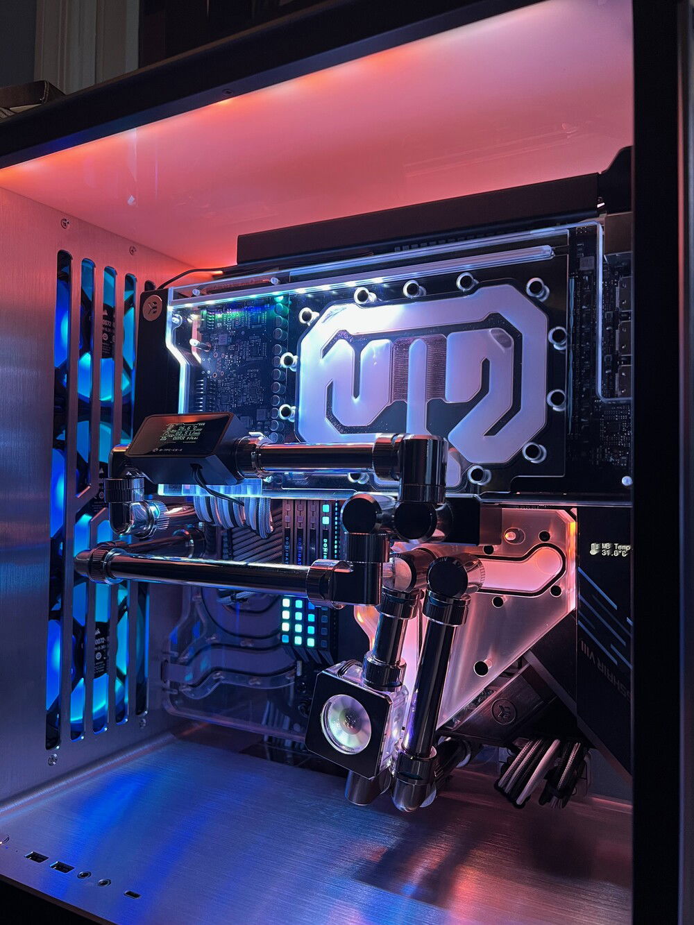 Setting up the RGB was such a headache between iCue and armory crate. Tron Blue and white is mostly persistent with the Tron Orange flashing on some blocks intermittently