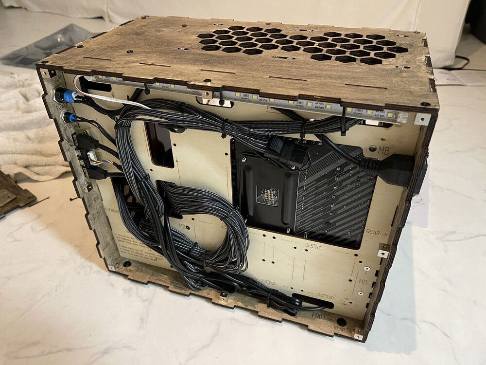 Cable management was surprisingly easy to do, thanks in part to the carbon cablemod package that I used for the build.