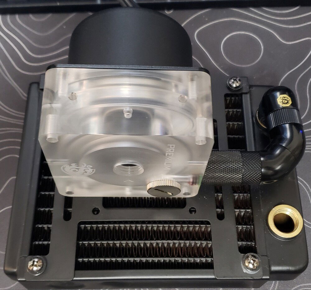 This is how I manage to mount a D5 pump into this build.