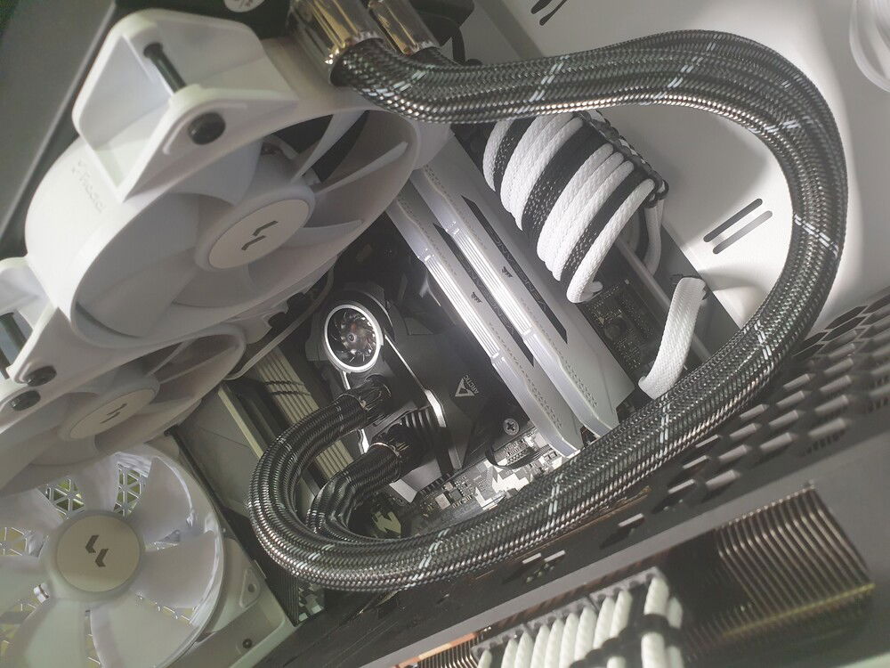 24 pin custom sleeved cable