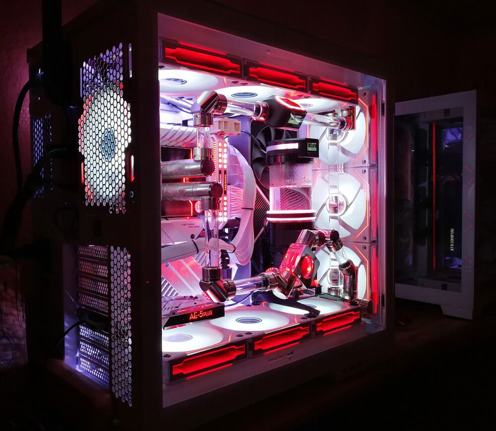 in real, the white fans look slightly dirty grey-green and not so bright white