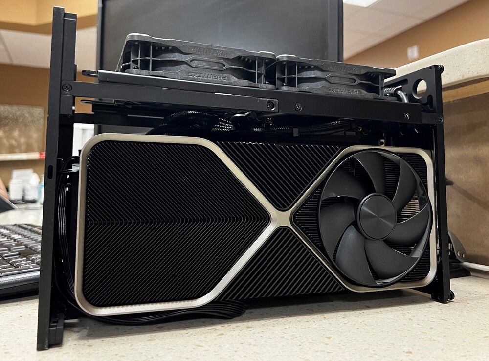 The Nvidia FE 4090 is a perfect fit. The only other model that fits is the MSI Ventus, as far as 4080/4090 is concerned.