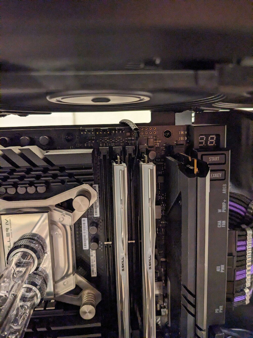 Thermal probe hanging between the RAM sticks.