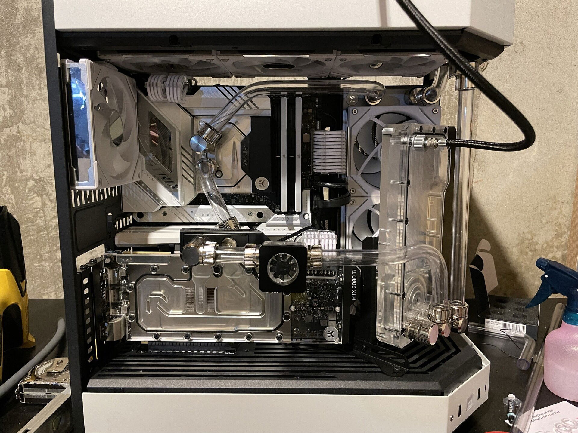 All White Hyte Y60 - Full Custom Loop » builds.gg