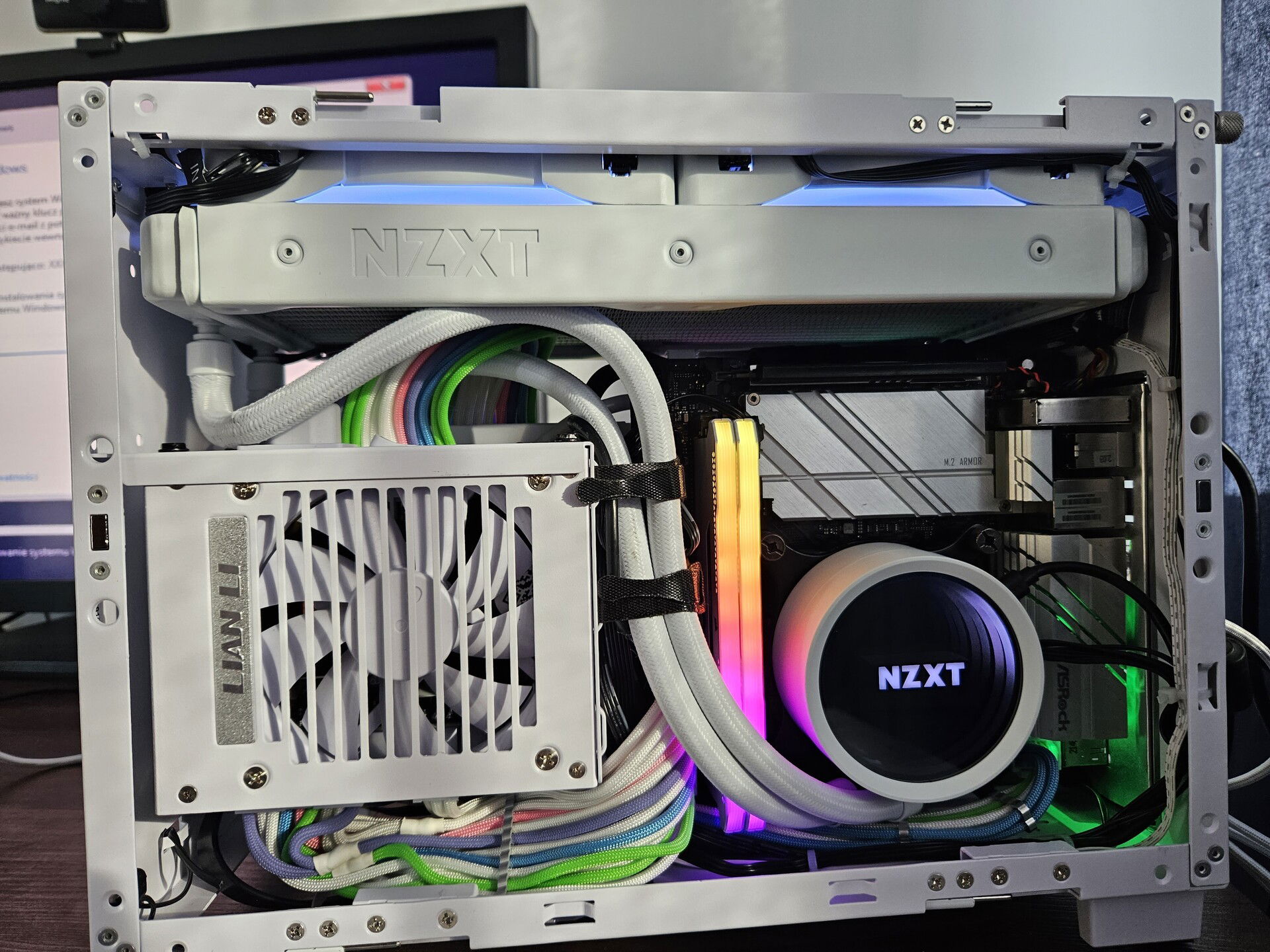 All white Lian Li Q58 » builds.gg