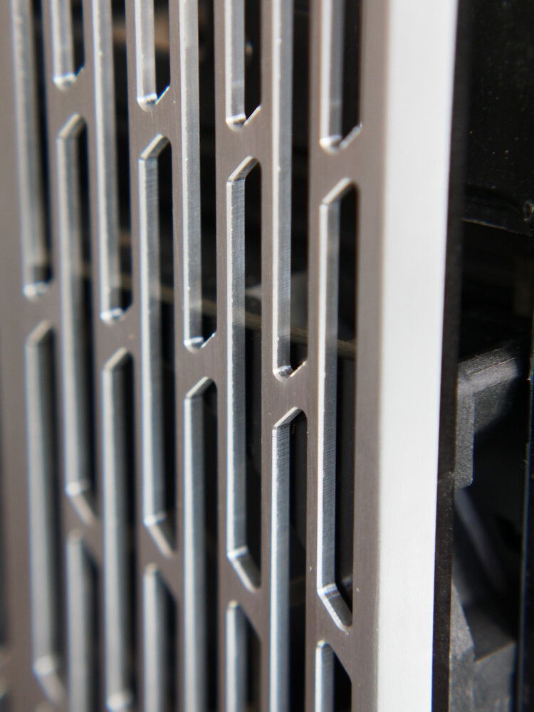 gap between frames and panel ~1mm