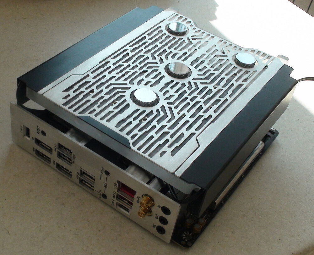 motherboard with custom waterblocks and multilayer distro