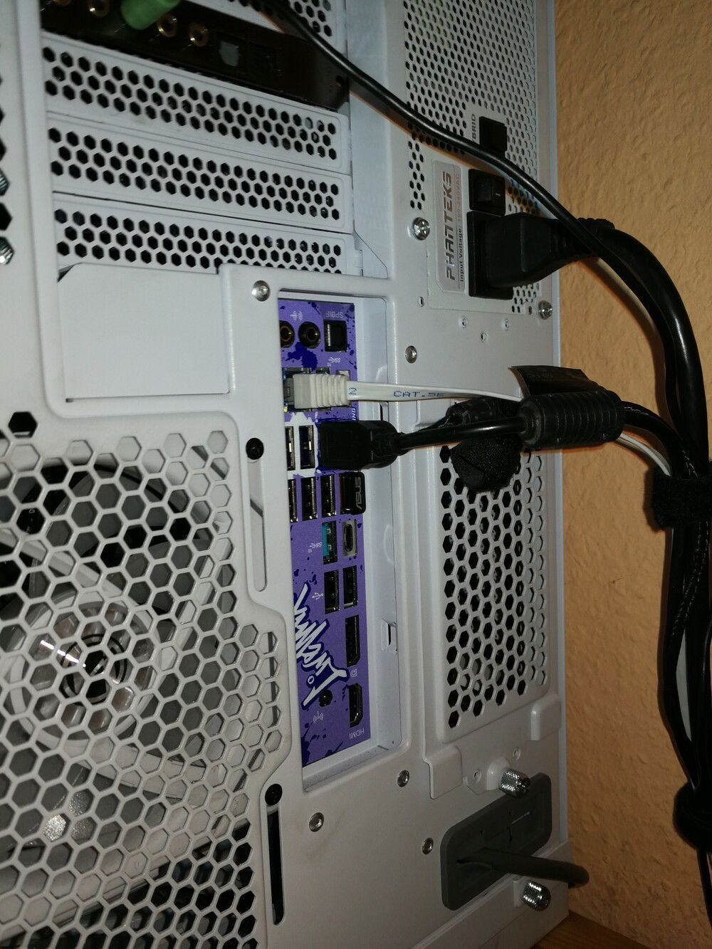 nice color punch from the purple slot panel in the otherwise completely white tower and power supply