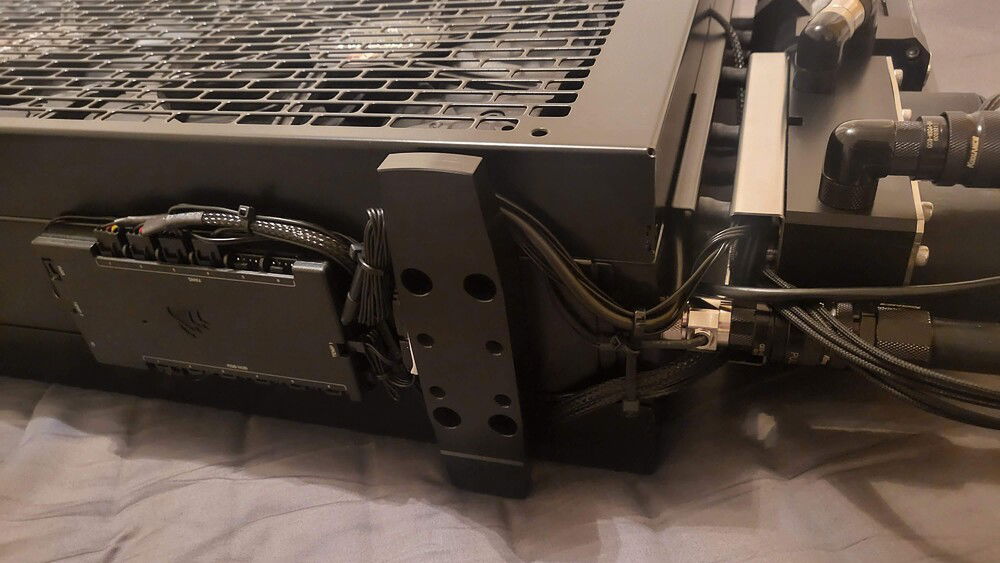 Corsair Core XT cable management